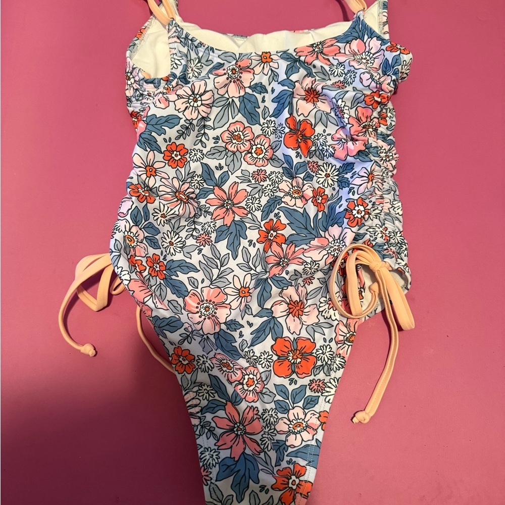NWT Curve loving one piece swimsuit. Adjustable ties for showing more/less S-S - Picture 6 of 8
